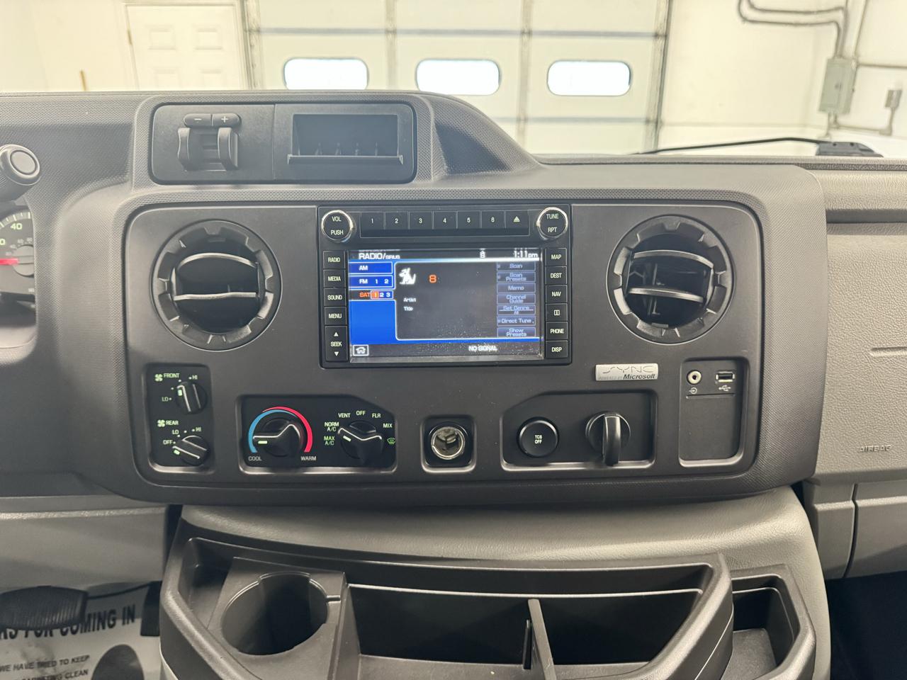 Ford Econoline Wagon E-350 Super Duty Ext XLT 2012