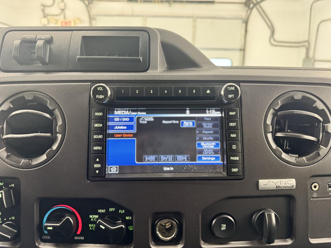 Ford Econoline Wagon E-350 Super Duty Ext XLT 2012