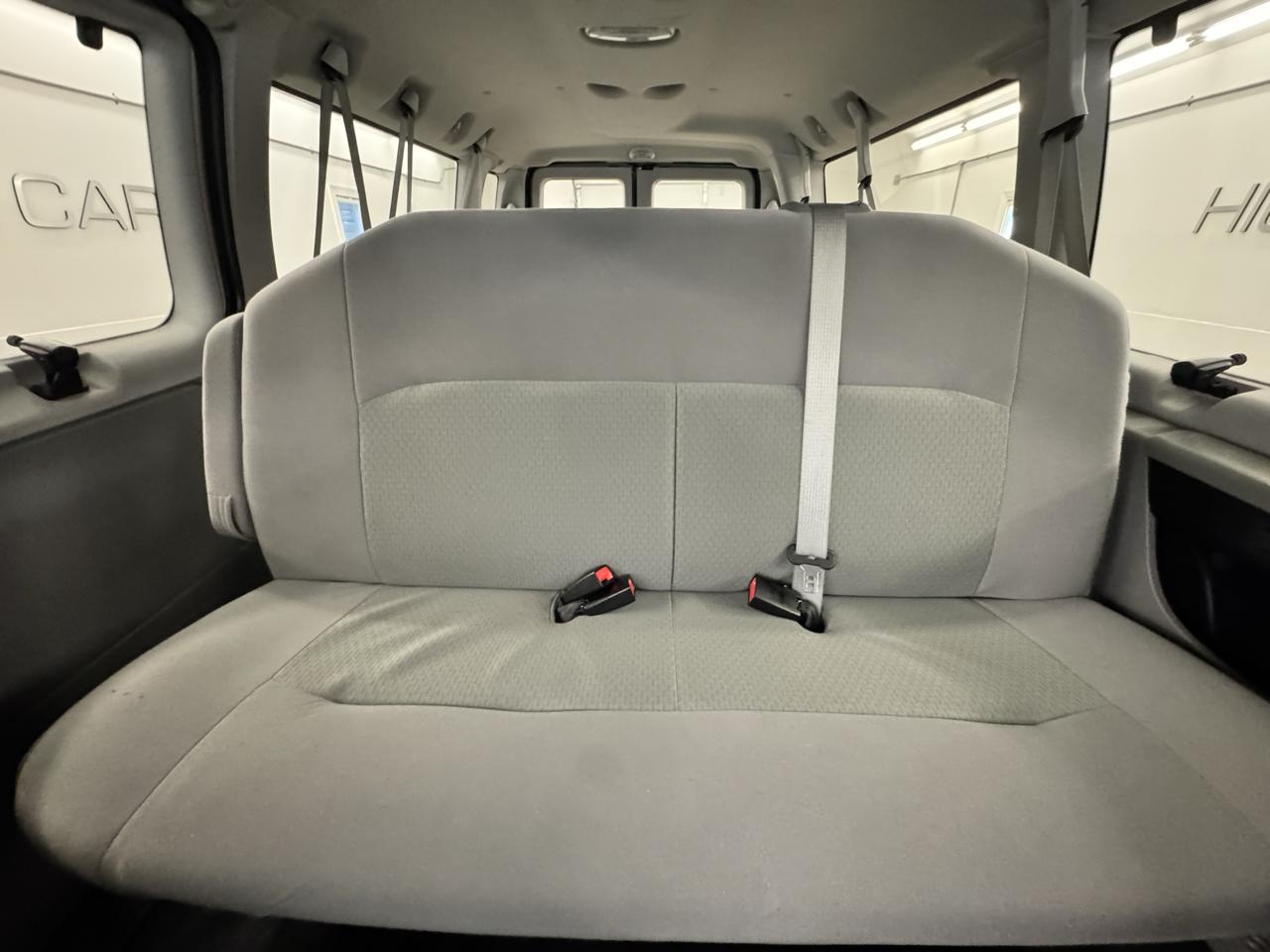 Ford Econoline Wagon E-350 Super Duty Ext XLT 2012