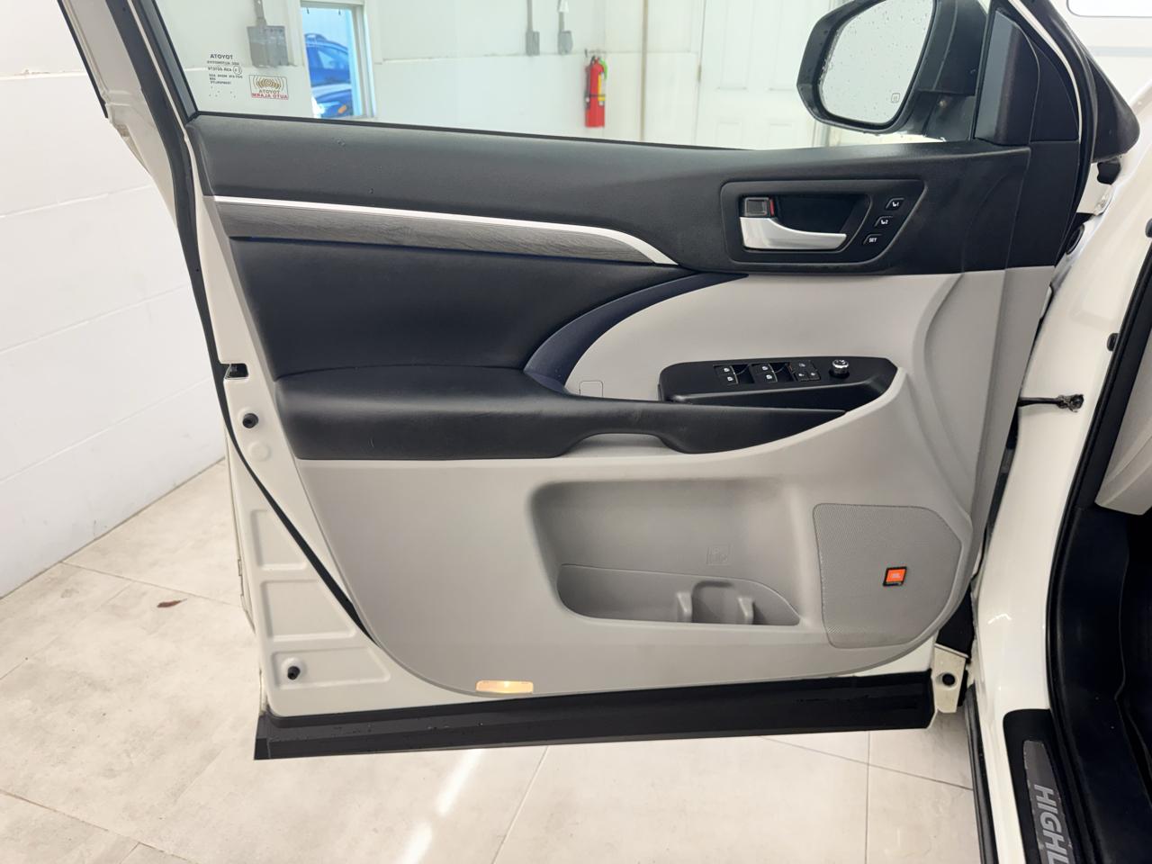 Toyota Highlander Limited V6 AWD (Natl) 2018