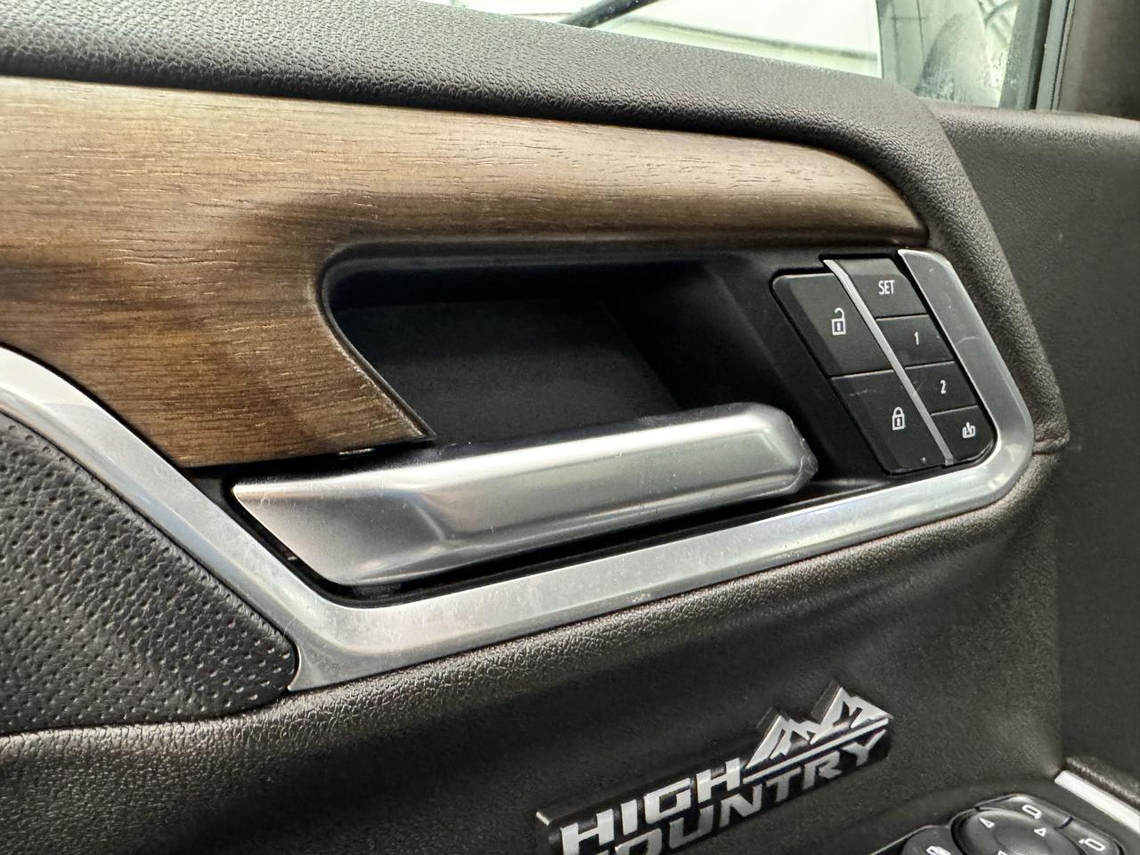 Chevrolet Silverado 1500 4WD Crew Cab 157" High Country 2025