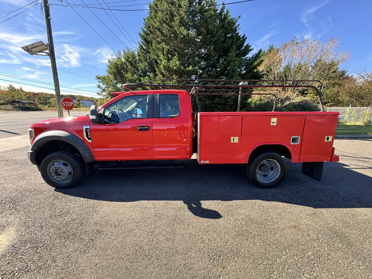 Ford Super Duty F-450 DRW XLT 4WD SuperCab 168" WB 60" CA XLT 2019
