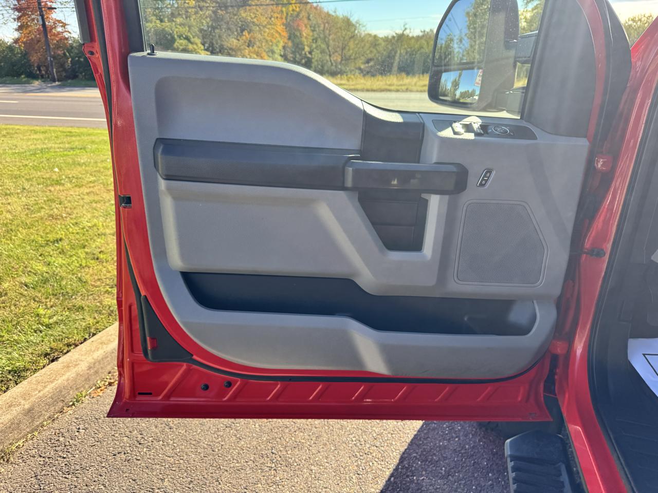 Ford Super Duty F-450 DRW XLT 4WD SuperCab 168" WB 60" CA XLT 2019