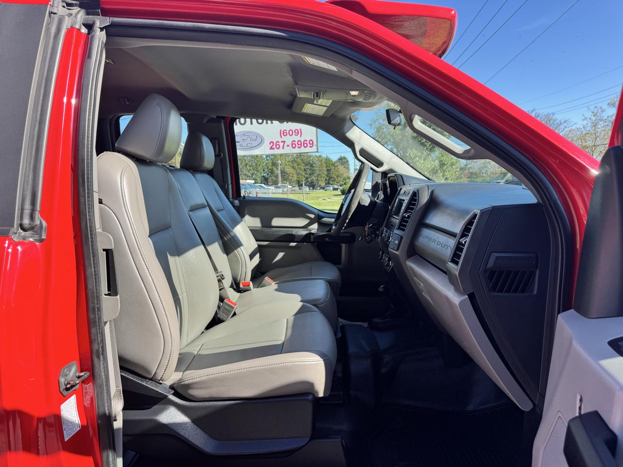 Ford Super Duty F-450 DRW XLT 4WD SuperCab 168" WB 60" CA XLT 2019