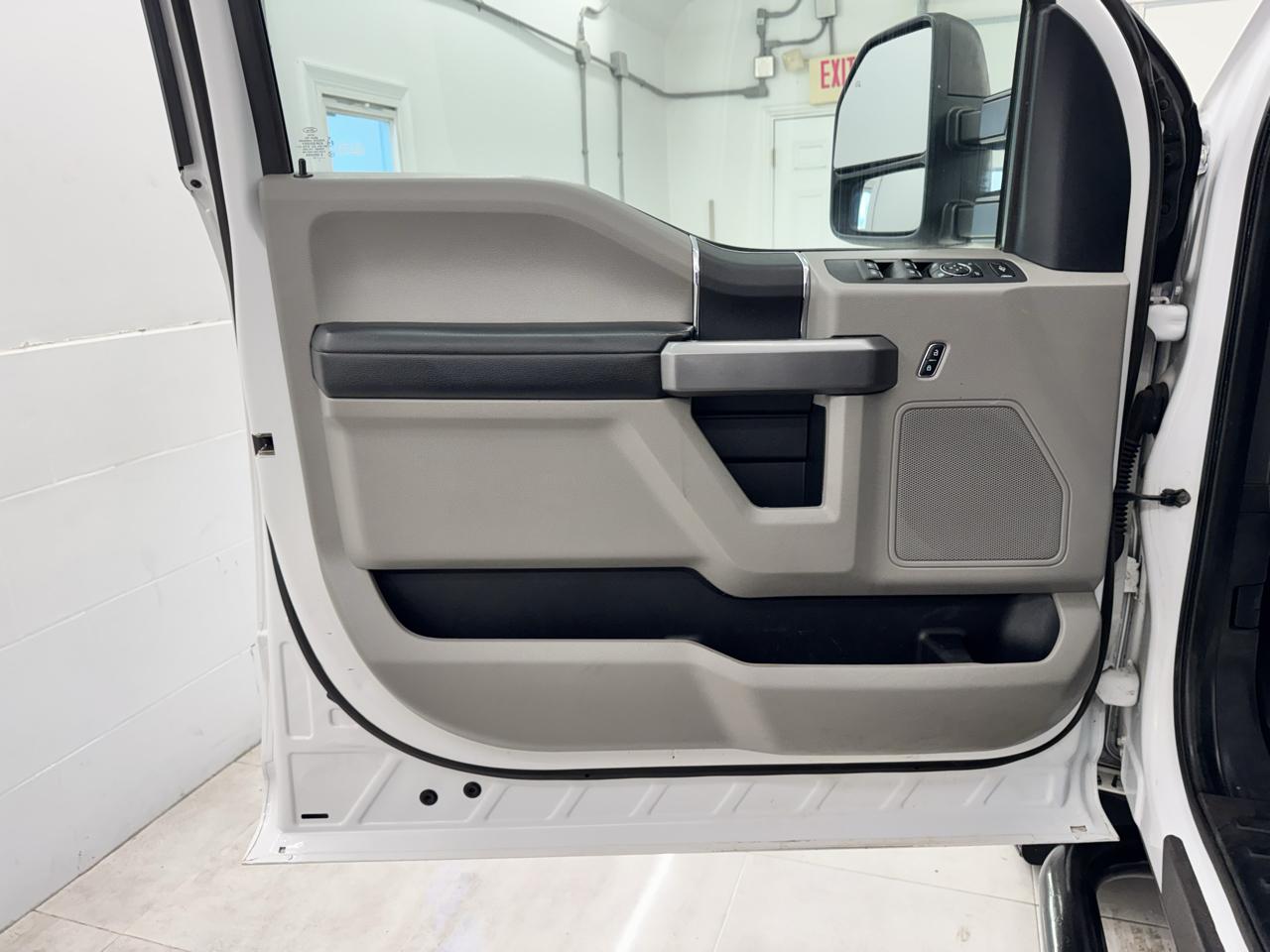 Ford Super Duty F-250 SRW King Ranch 4WD Crew Cab 8' Box 2019