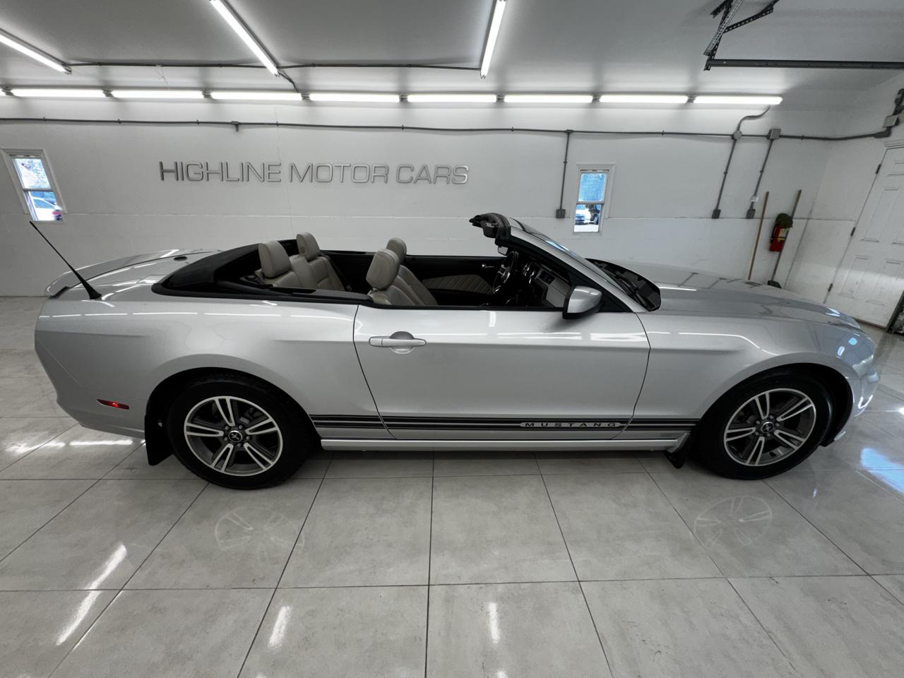 Ford Mustang 2dr Conv V6 2013