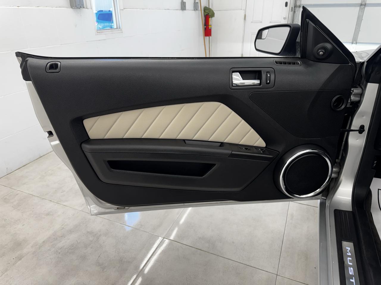 Ford Mustang 2dr Conv V6 2013