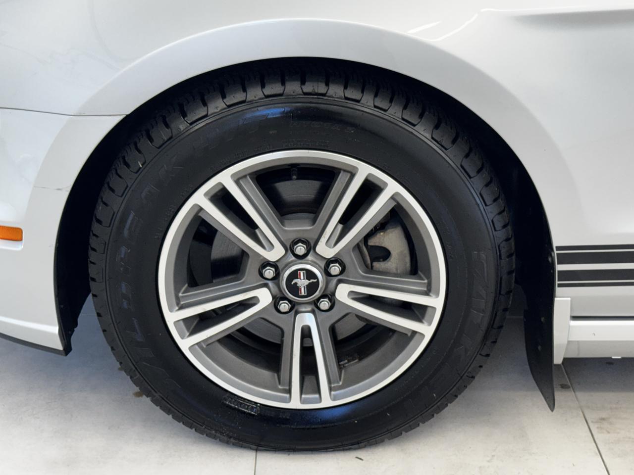 Ford Mustang 2dr Conv V6 2013