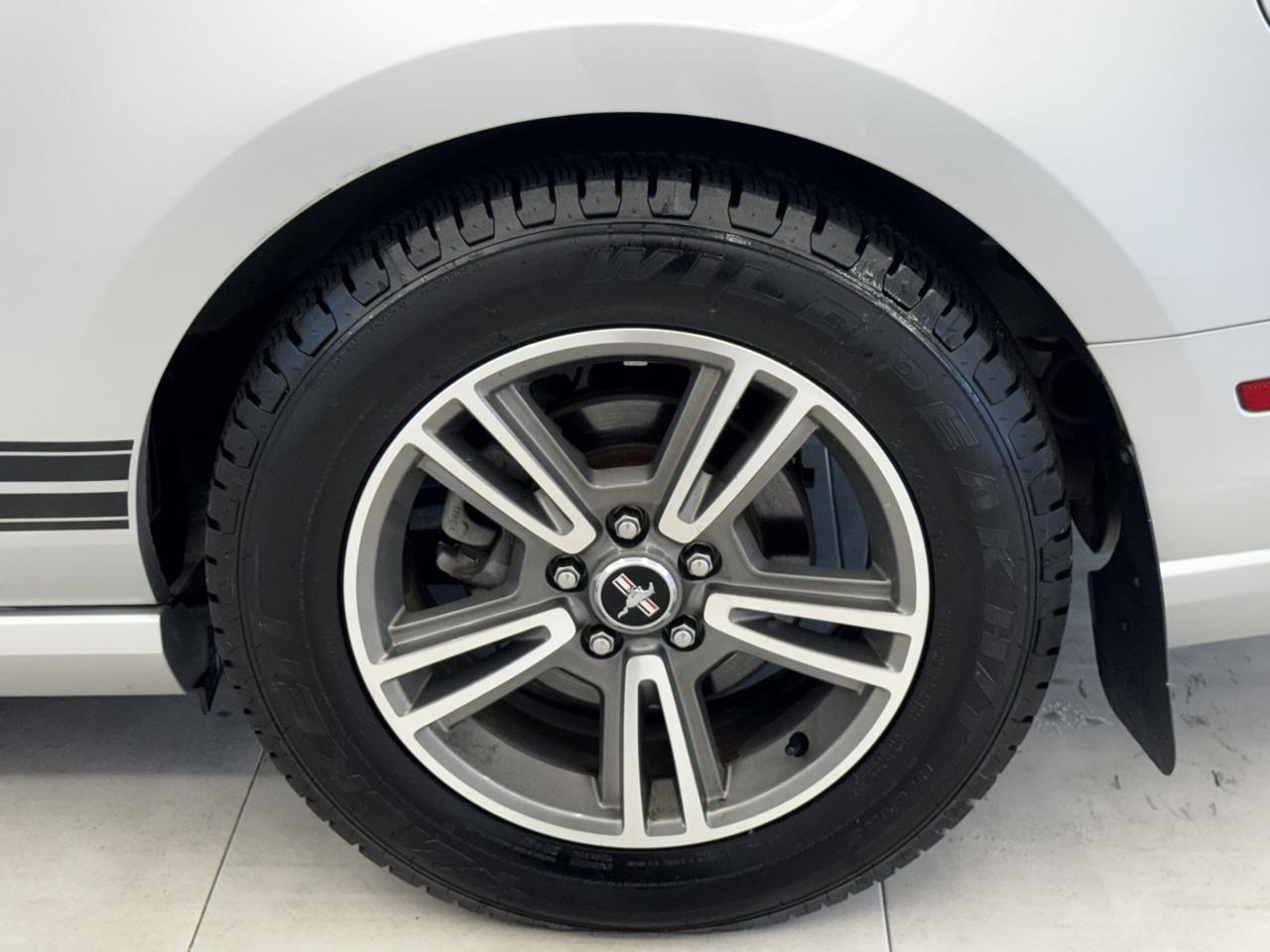 Ford Mustang 2dr Conv V6 2013