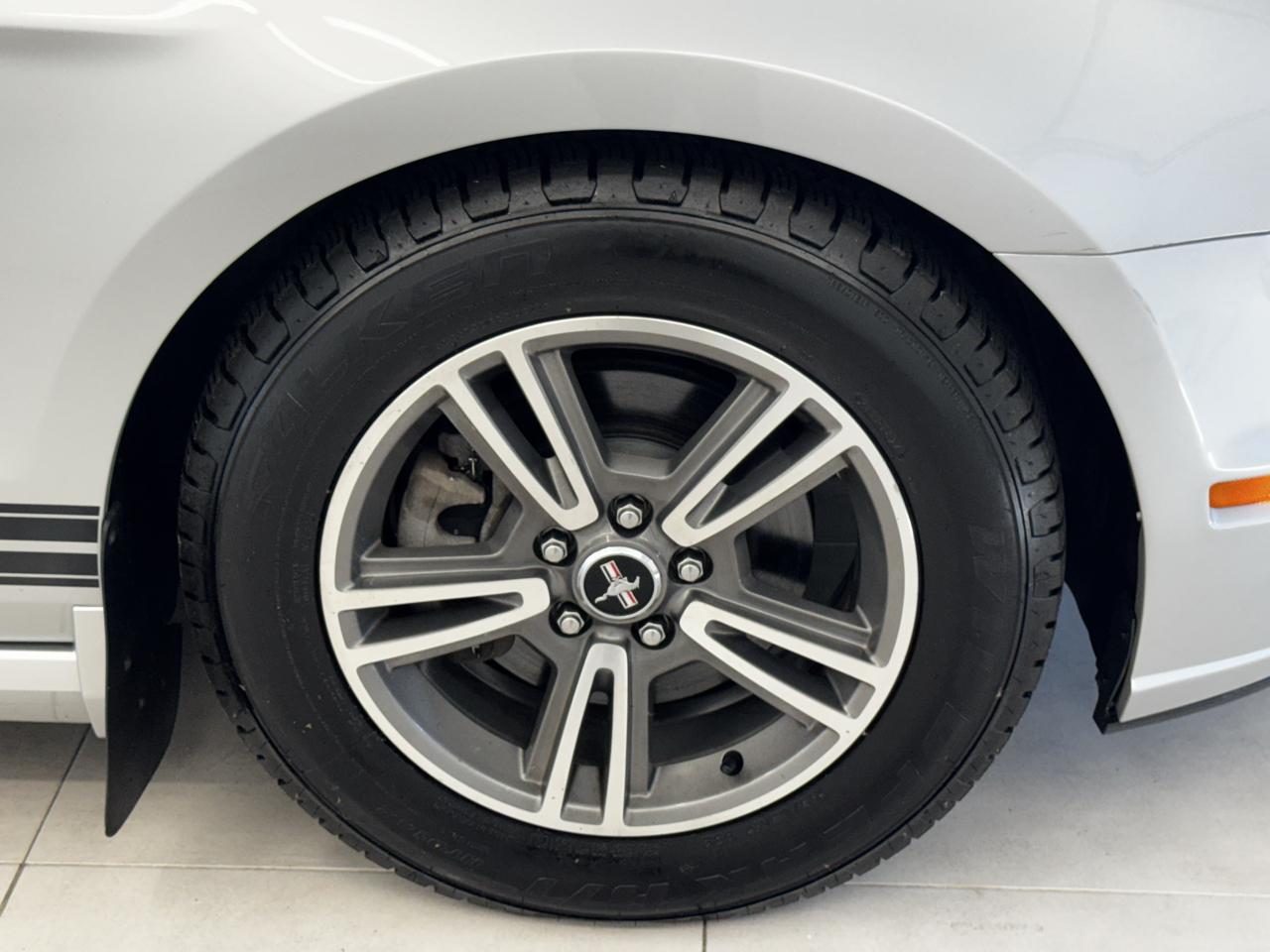 Ford Mustang 2dr Conv V6 2013