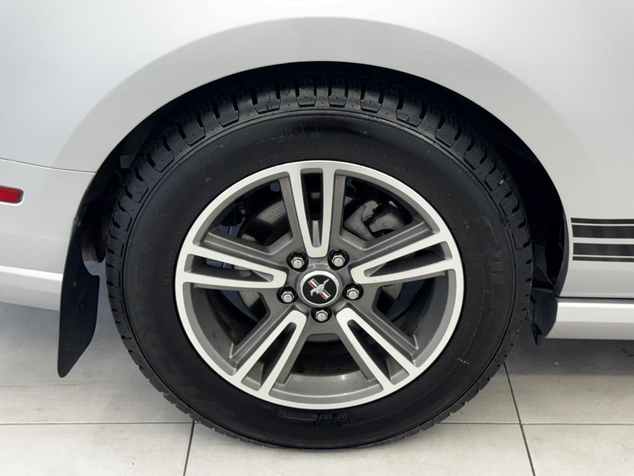 Ford Mustang 2dr Conv V6 2013
