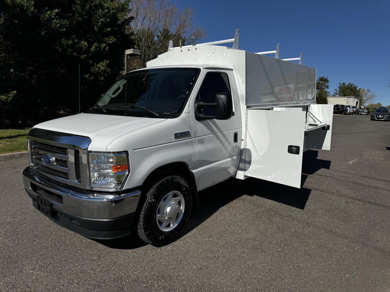 Ford E-Series Cutaway E-350 SRW 138" WB 2022