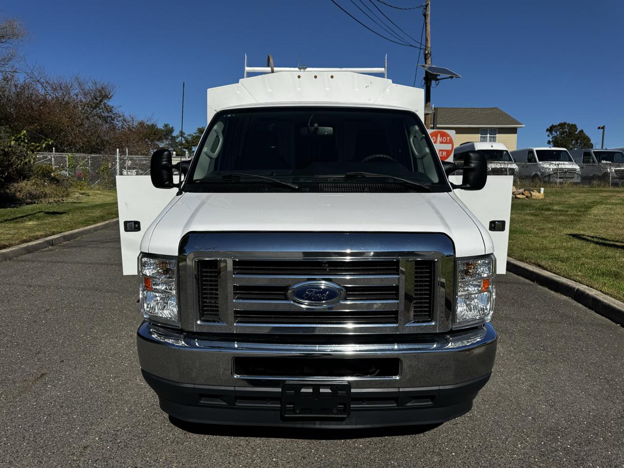 Ford E-Series Cutaway E-350 SRW 138" WB 2022