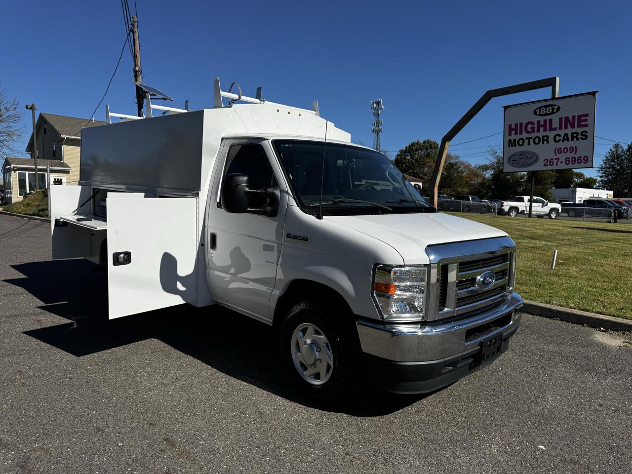 Ford E-Series Cutaway E-350 SRW 138" WB 2022