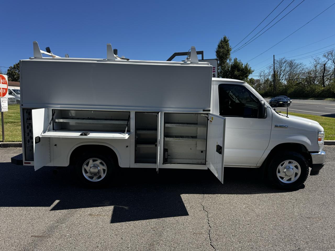 Ford E-Series Cutaway E-350 SRW 138" WB 2022