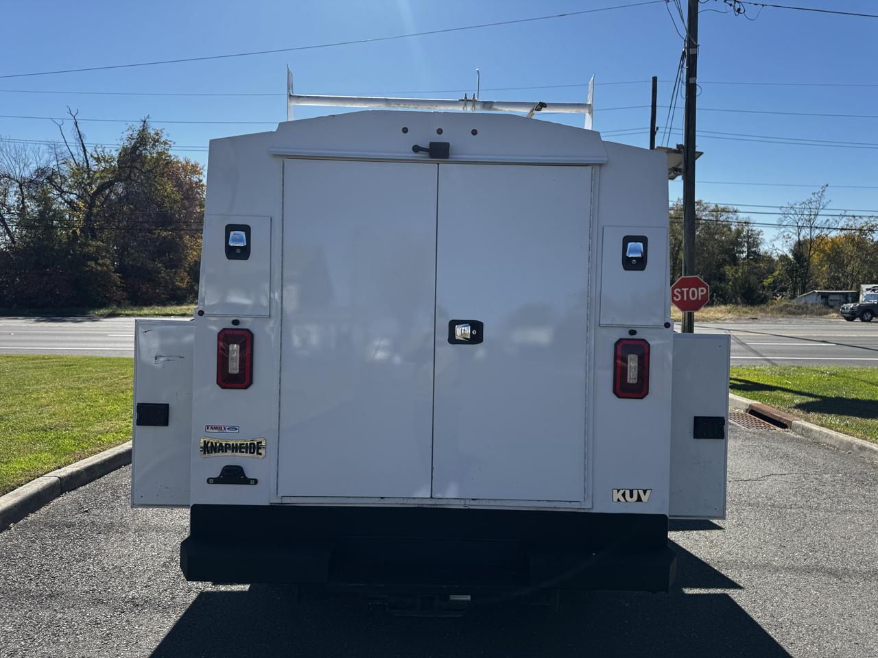 Ford E-Series Cutaway E-350 SRW 138" WB 2022