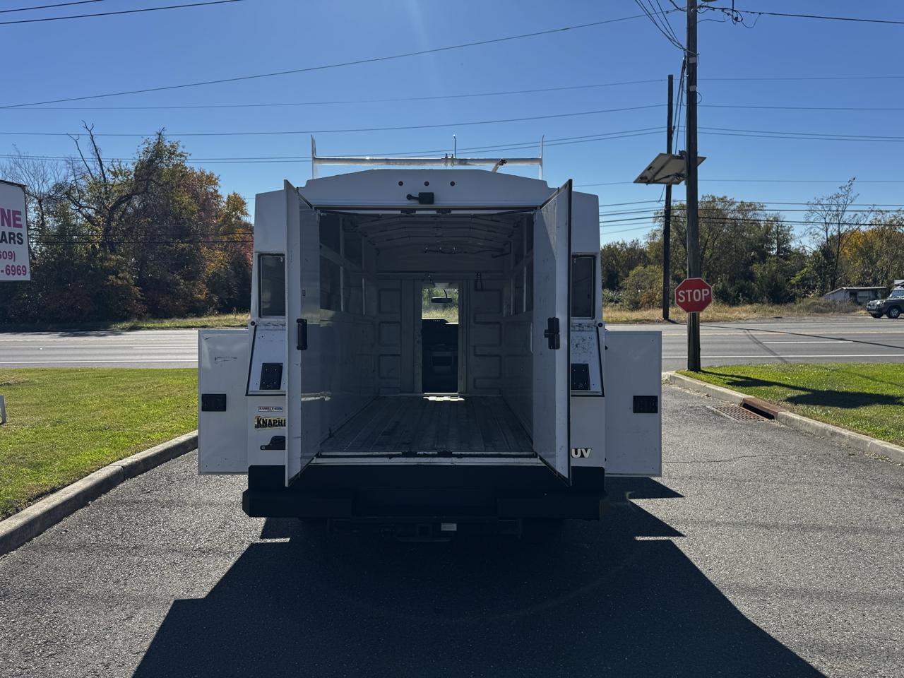 Ford E-Series Cutaway E-350 SRW 138" WB 2022