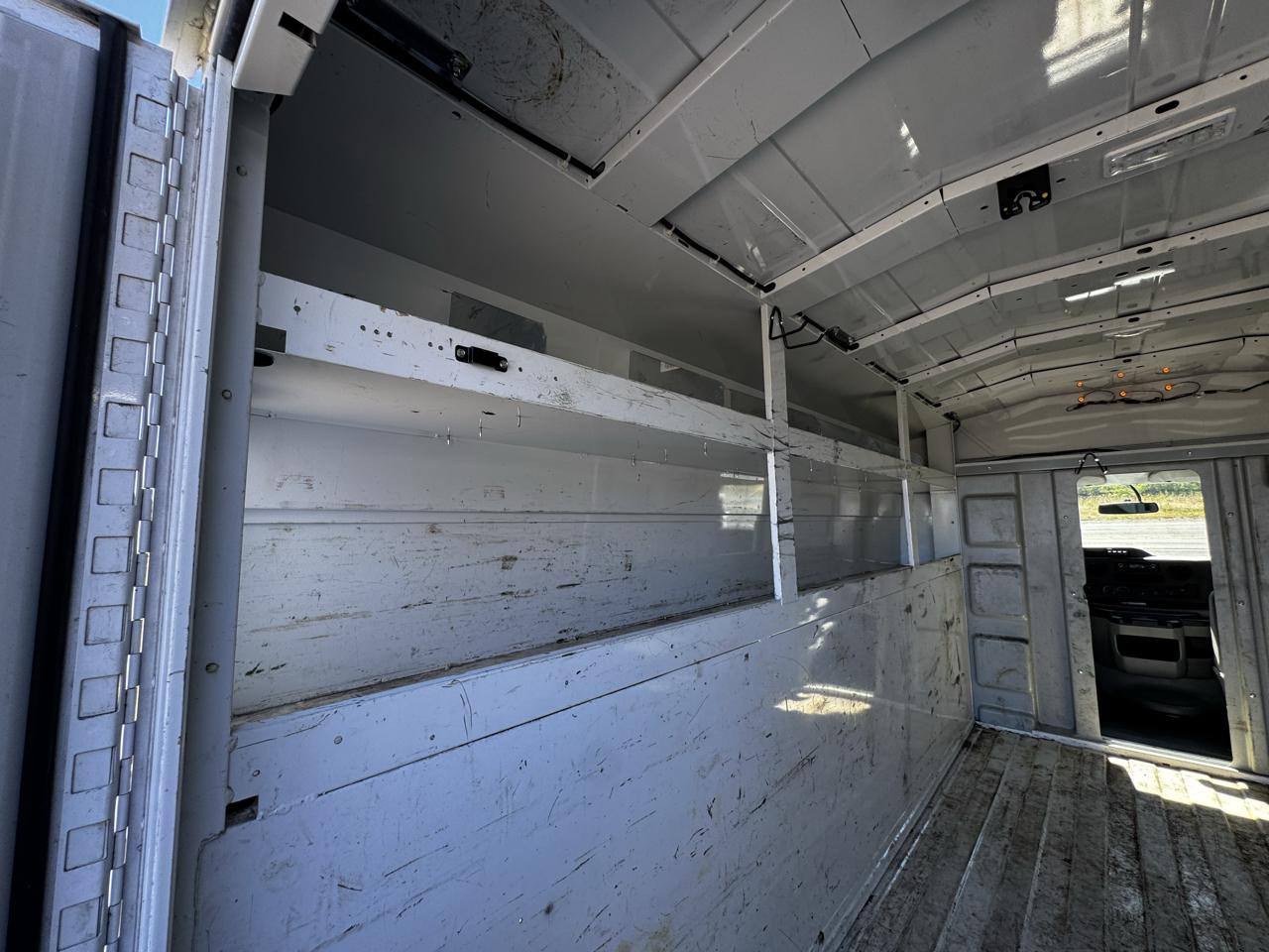 Ford E-Series Cutaway E-350 SRW 138" WB 2022