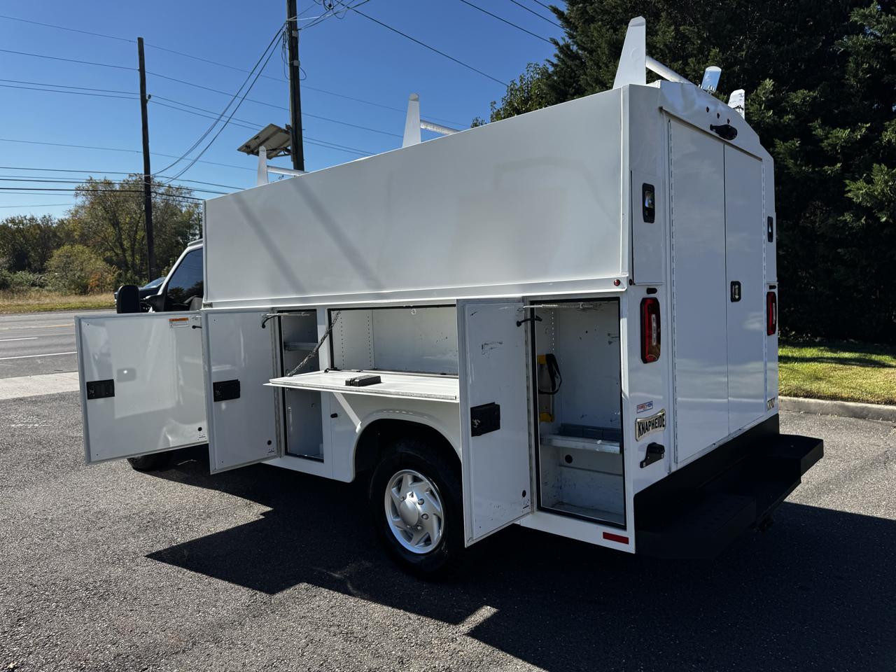 Ford E-Series Cutaway E-350 SRW 138" WB 2022