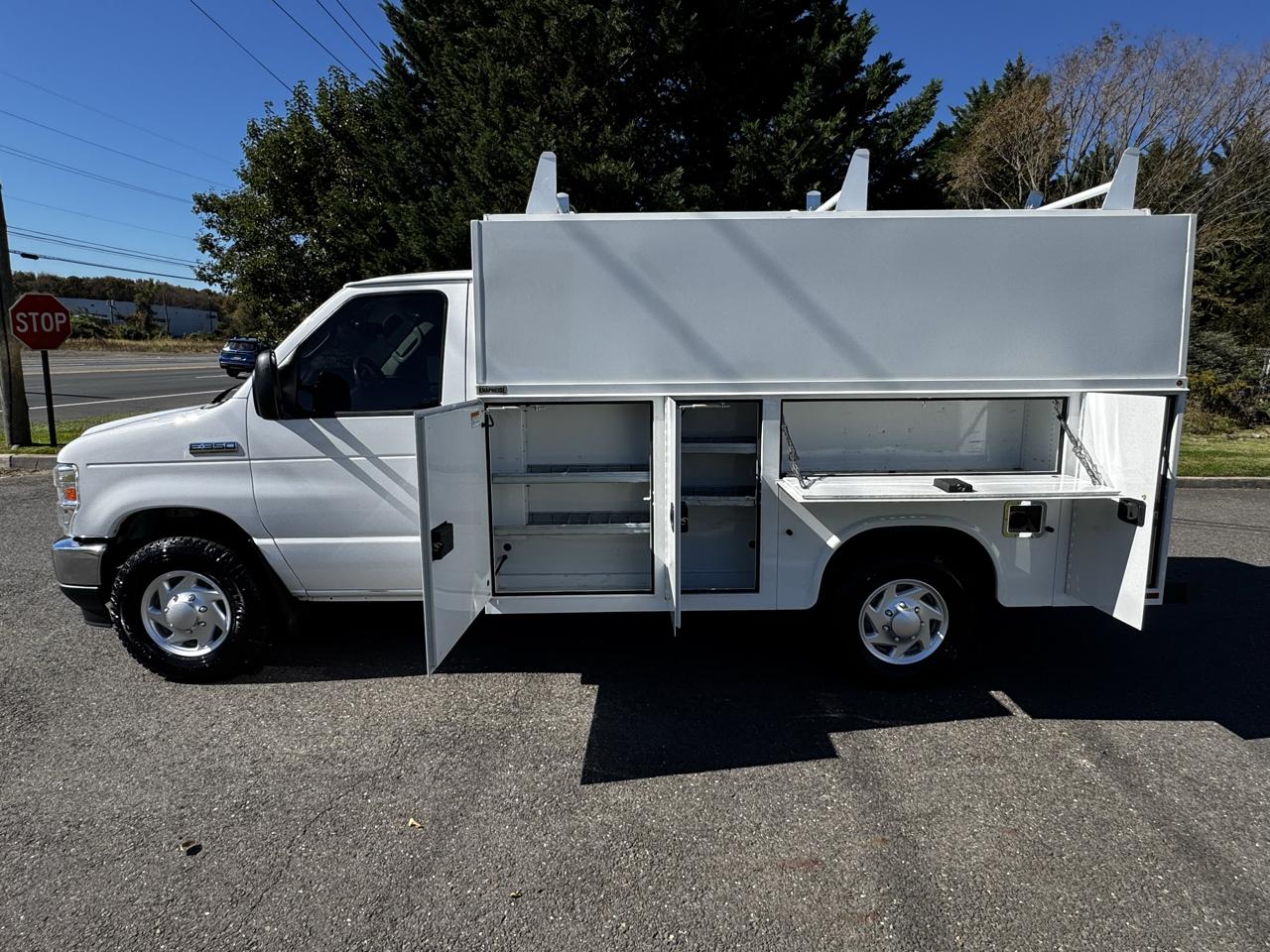 Ford E-Series Cutaway E-350 SRW 138" WB 2022