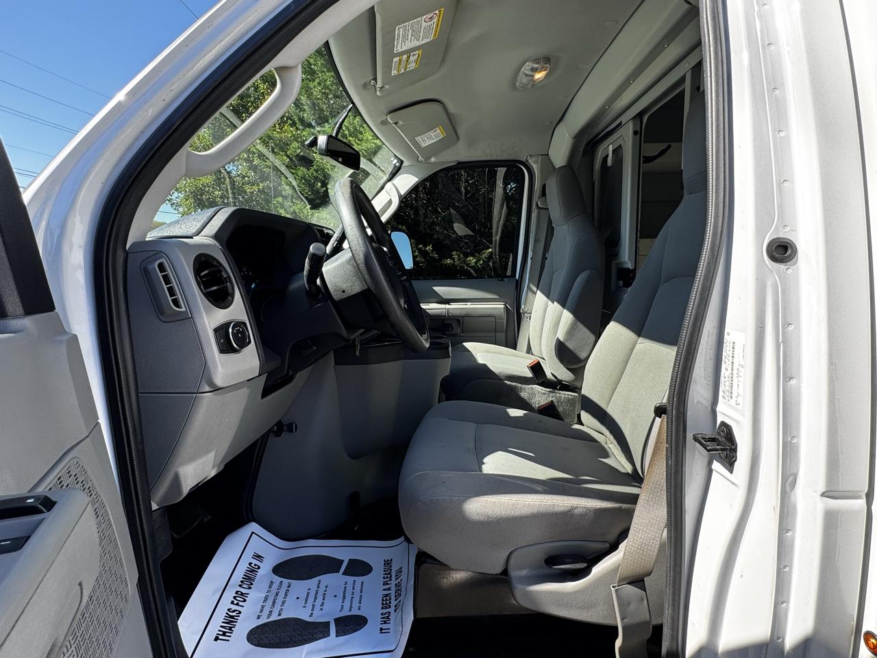Ford E-Series Cutaway E-350 SRW 138" WB 2022
