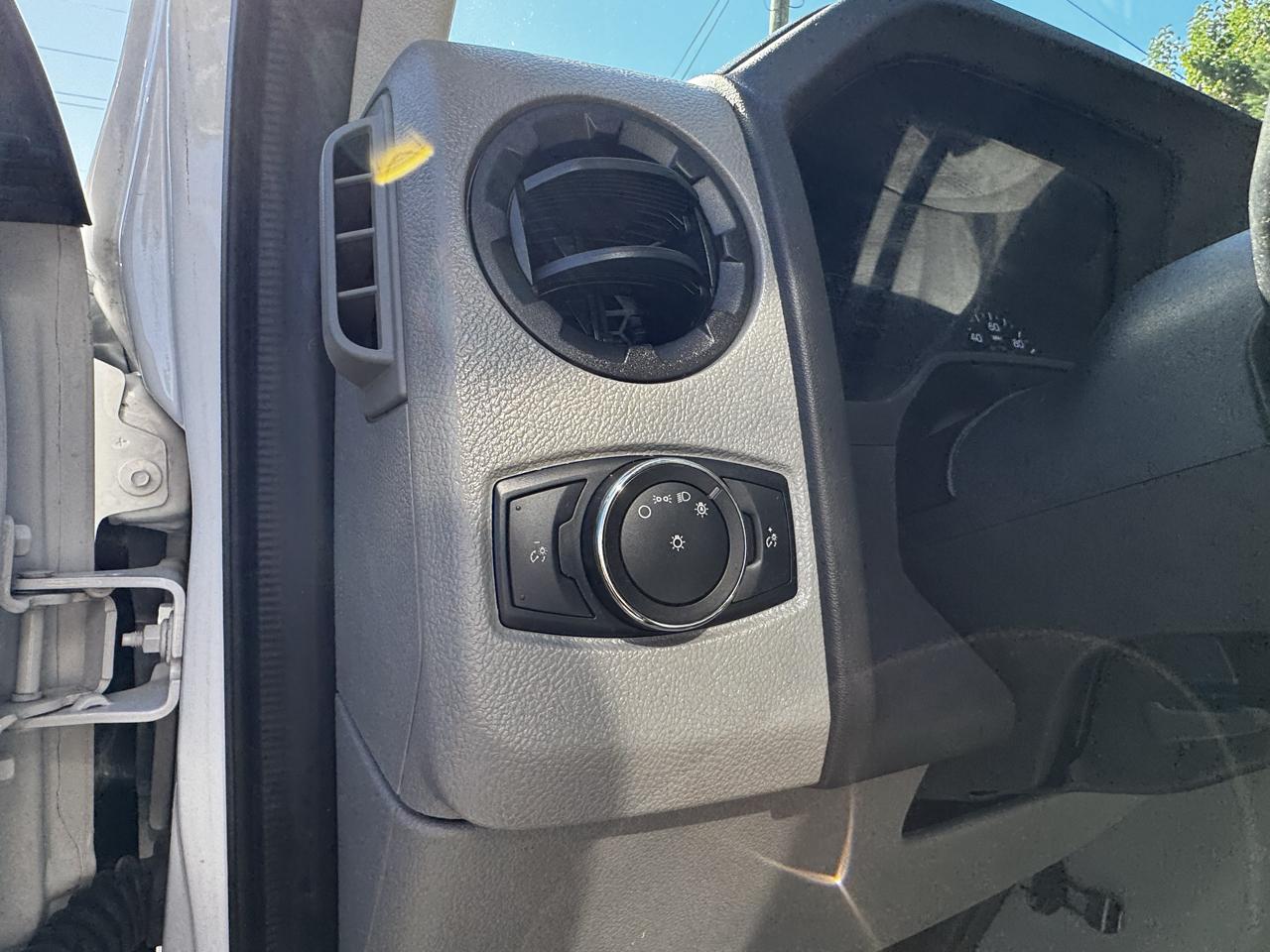 Ford E-Series Cutaway E-350 SRW 138" WB 2022