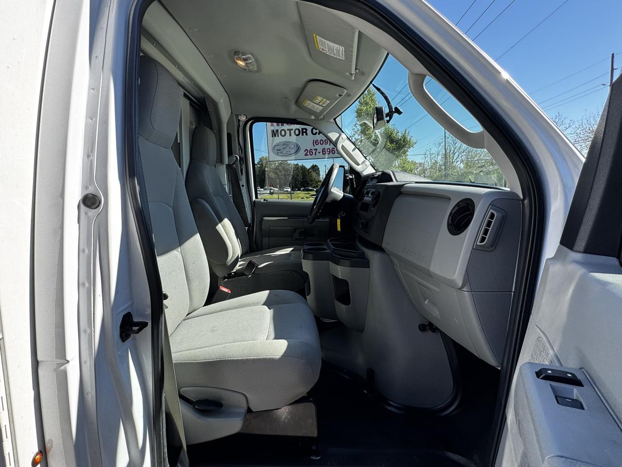 Ford E-Series Cutaway E-350 SRW 138" WB 2022