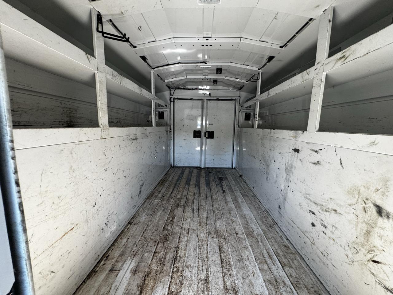 Ford E-Series Cutaway E-350 SRW 138" WB 2022
