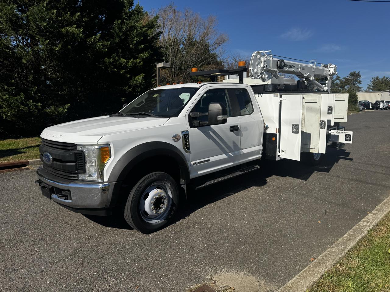 Ford Super Duty F-550 DRW Lariat 2WD SuperCab 168" WB 60" CA 2017
