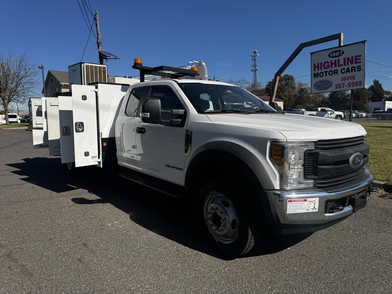Ford Super Duty F-550 DRW Lariat 2WD SuperCab 168" WB 60" CA 2017