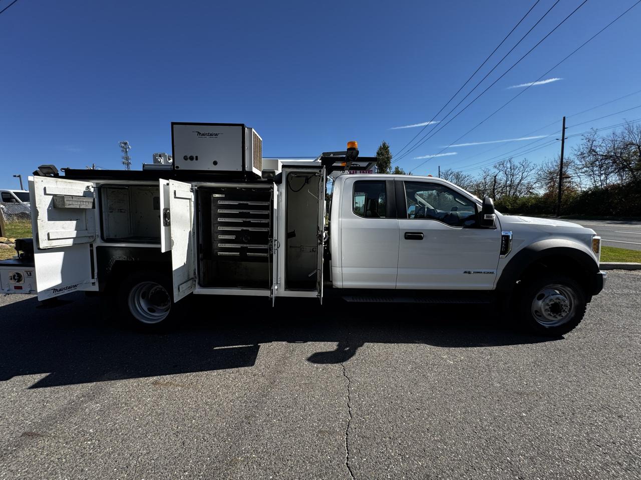 Ford Super Duty F-550 DRW Lariat 2WD SuperCab 168" WB 60" CA 2017