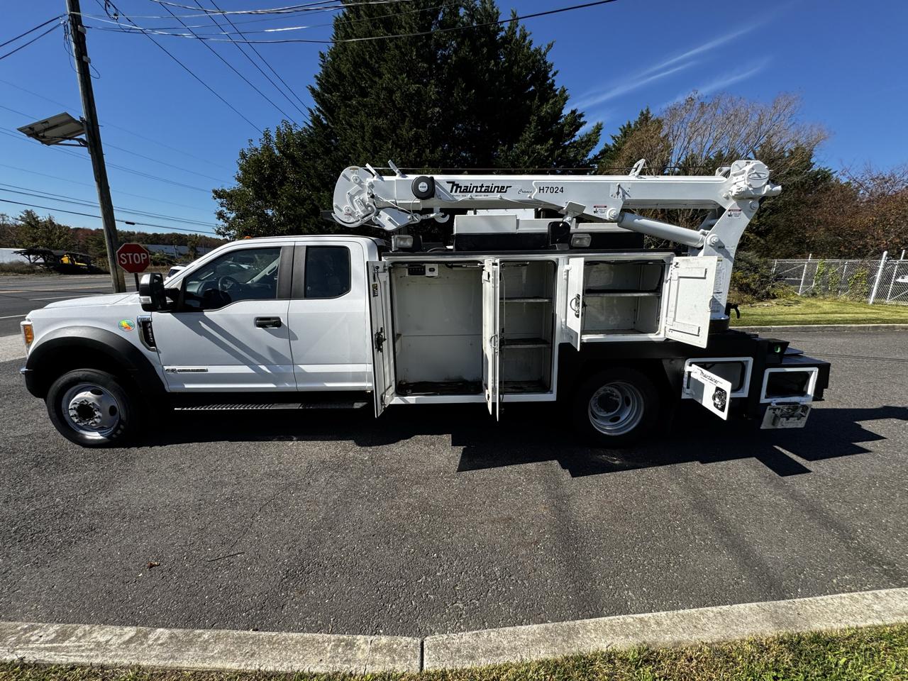 Ford Super Duty F-550 DRW Lariat 2WD SuperCab 168" WB 60" CA 2017