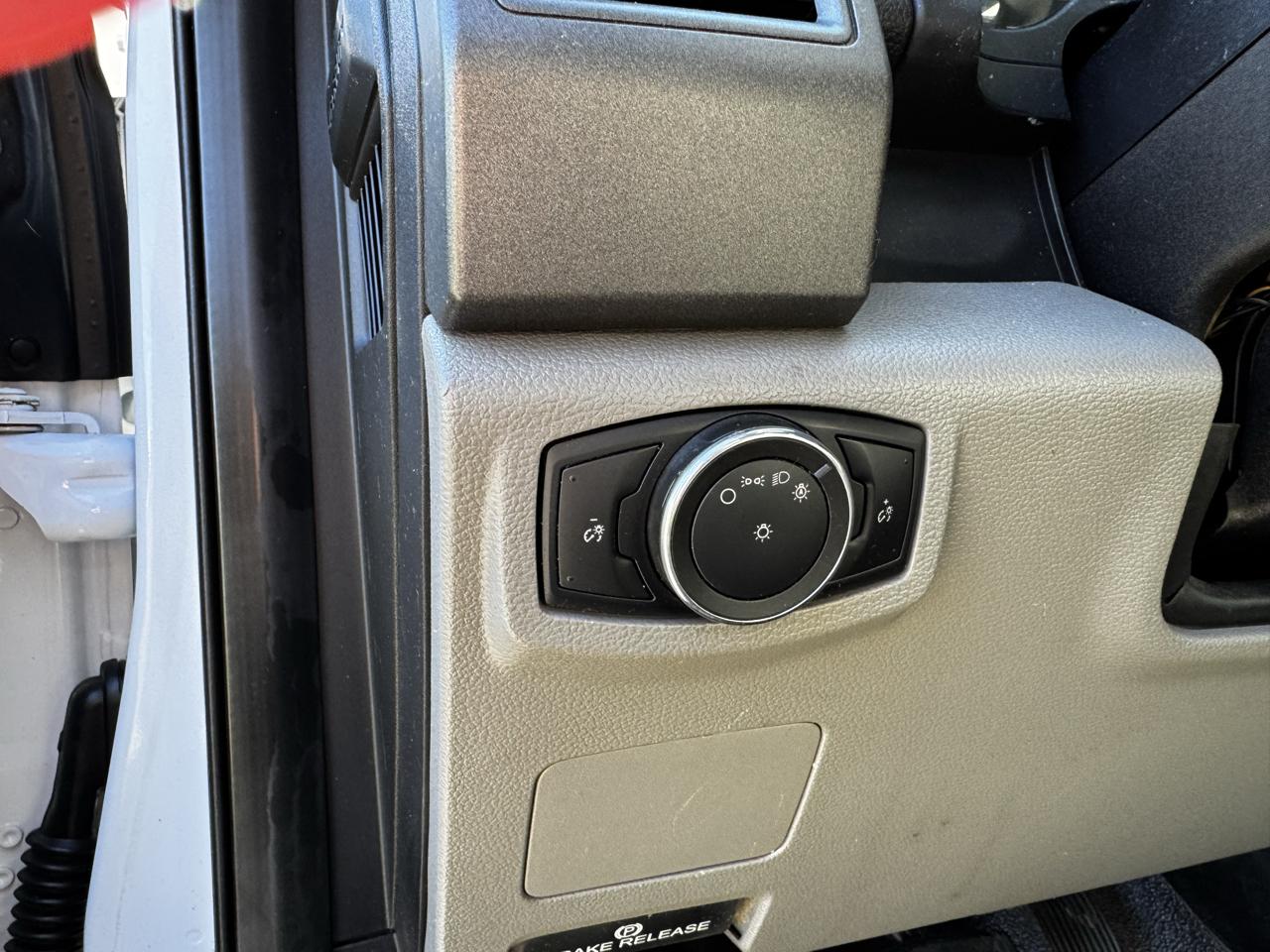 Ford Super Duty F-550 DRW Lariat 2WD SuperCab 168" WB 60" CA 2017