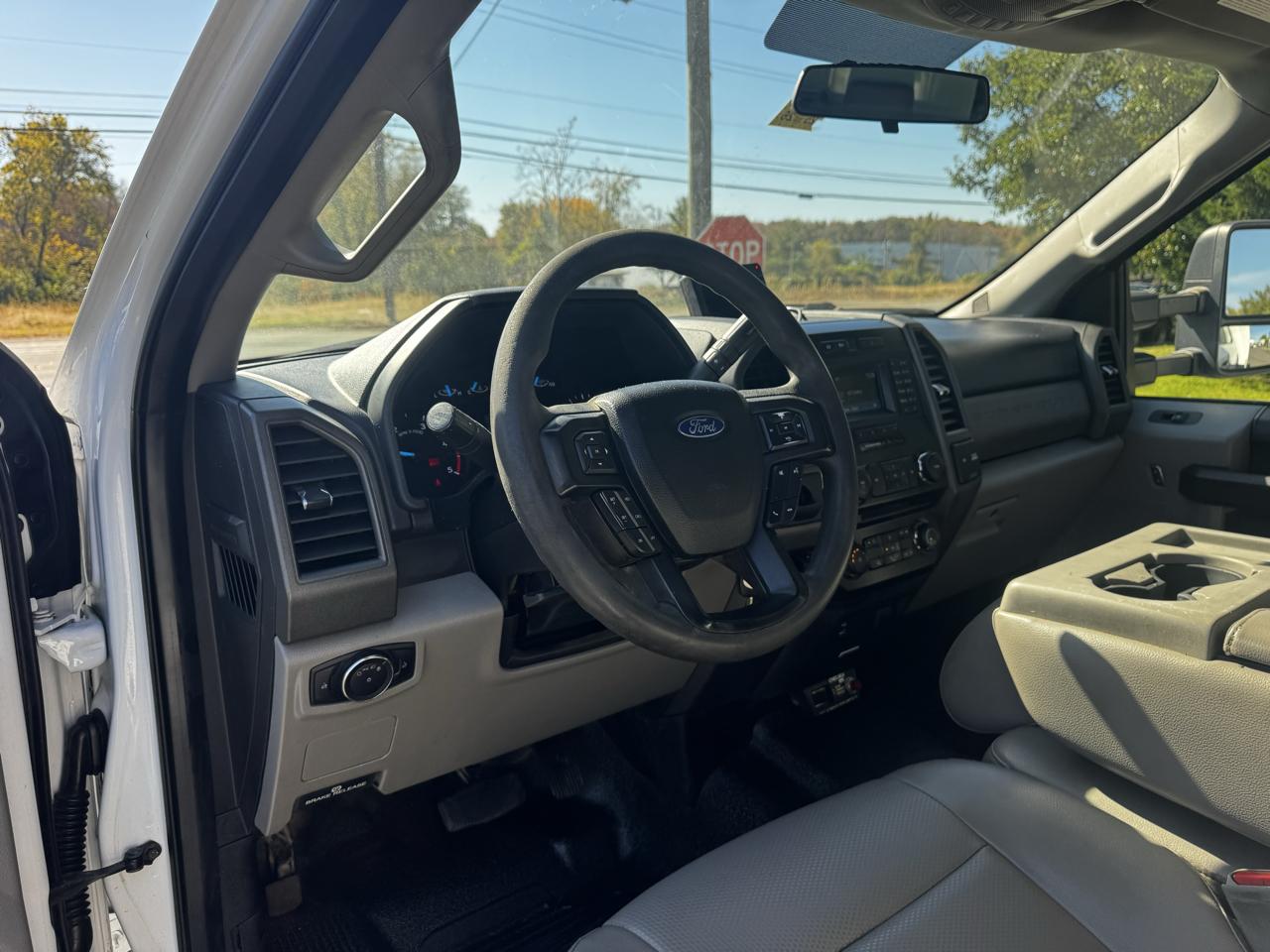 Ford Super Duty F-550 DRW Lariat 2WD SuperCab 168" WB 60" CA 2017