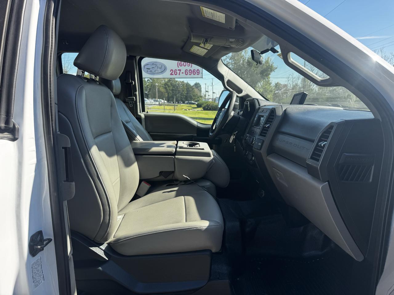 Ford Super Duty F-550 DRW Lariat 2WD SuperCab 168" WB 60" CA 2017
