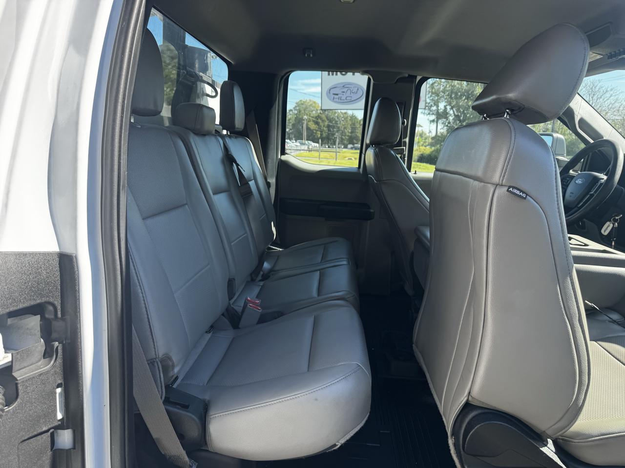 Ford Super Duty F-550 DRW Lariat 2WD SuperCab 168" WB 60" CA 2017