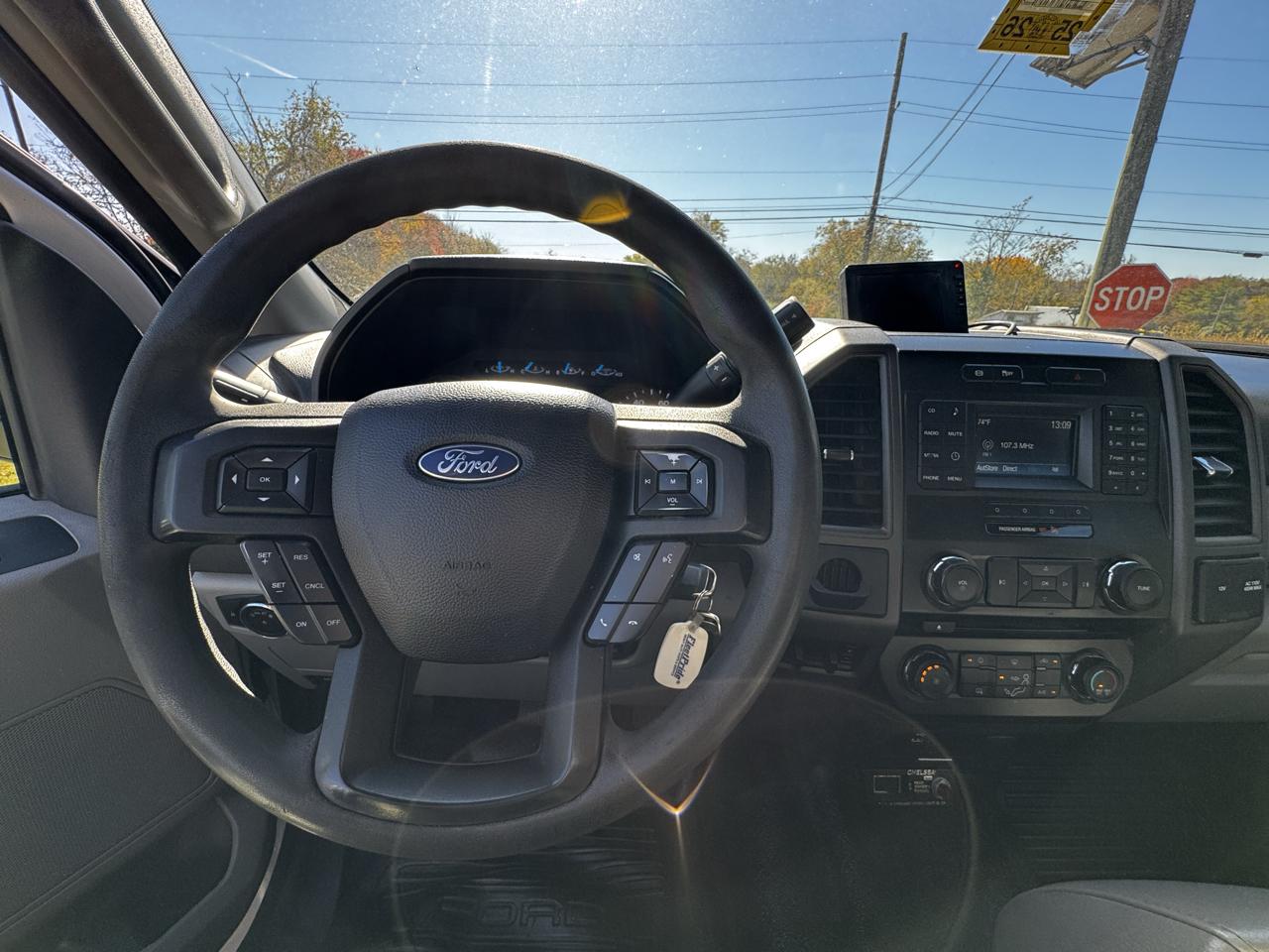 Ford Super Duty F-550 DRW Lariat 2WD SuperCab 168" WB 60" CA 2017
