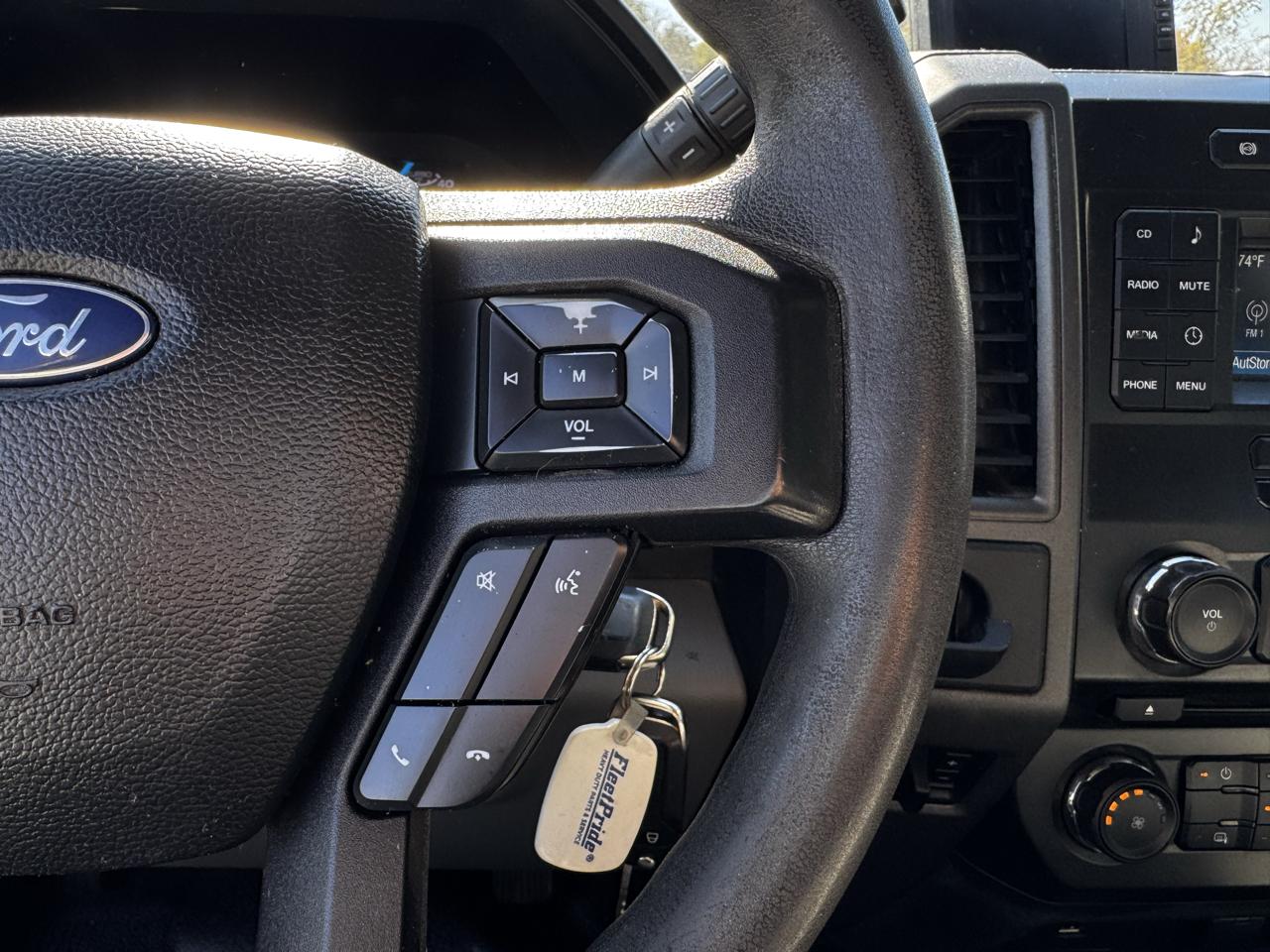 Ford Super Duty F-550 DRW Lariat 2WD SuperCab 168" WB 60" CA 2017