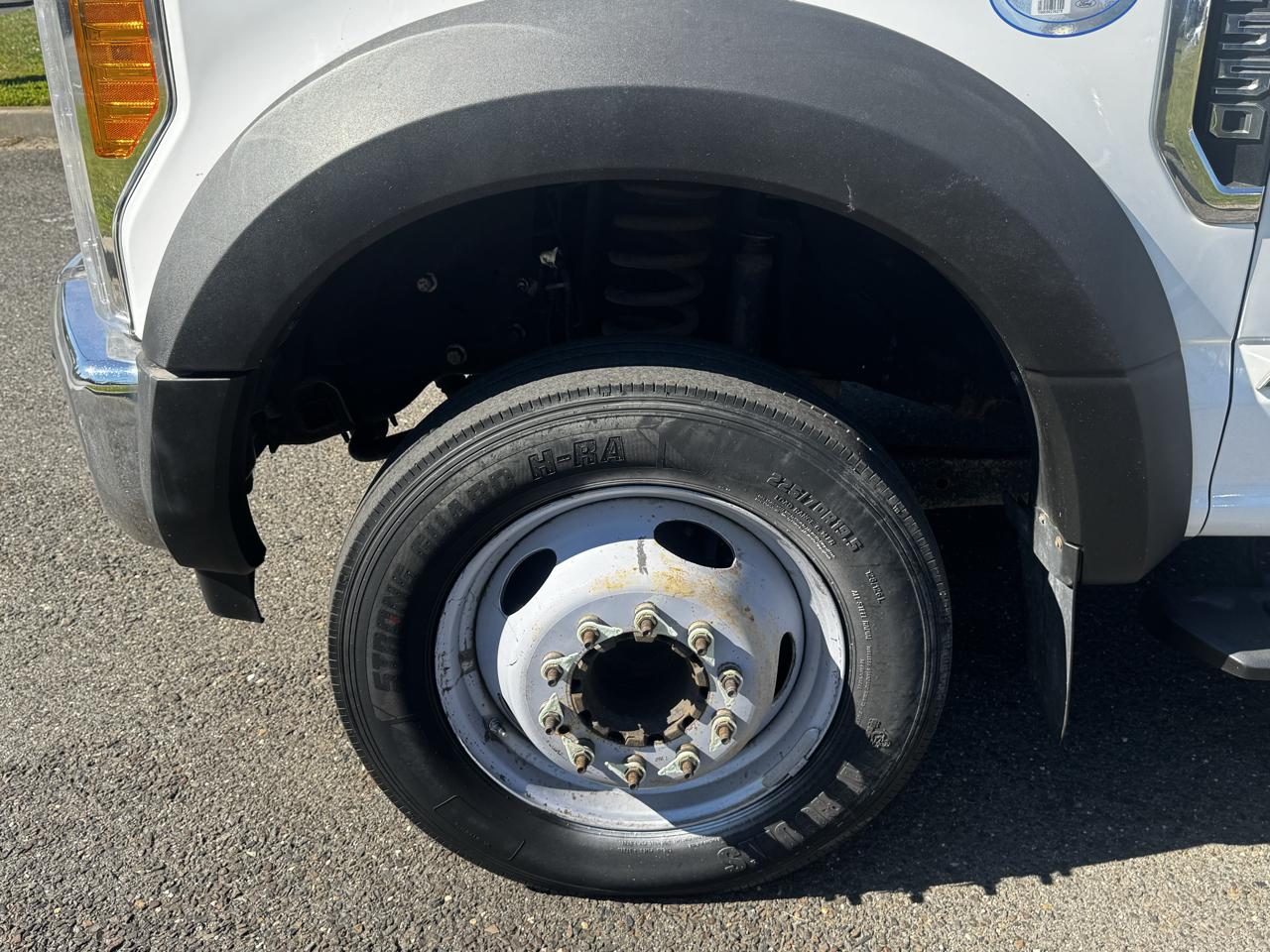 Ford Super Duty F-550 DRW Lariat 2WD SuperCab 168" WB 60" CA 2017
