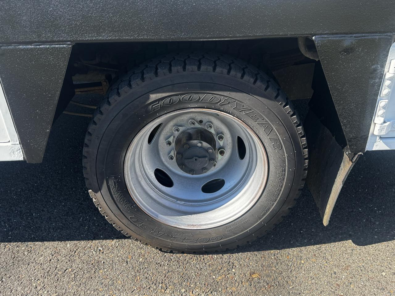 Ford Super Duty F-550 DRW Lariat 2WD SuperCab 168" WB 60" CA 2017