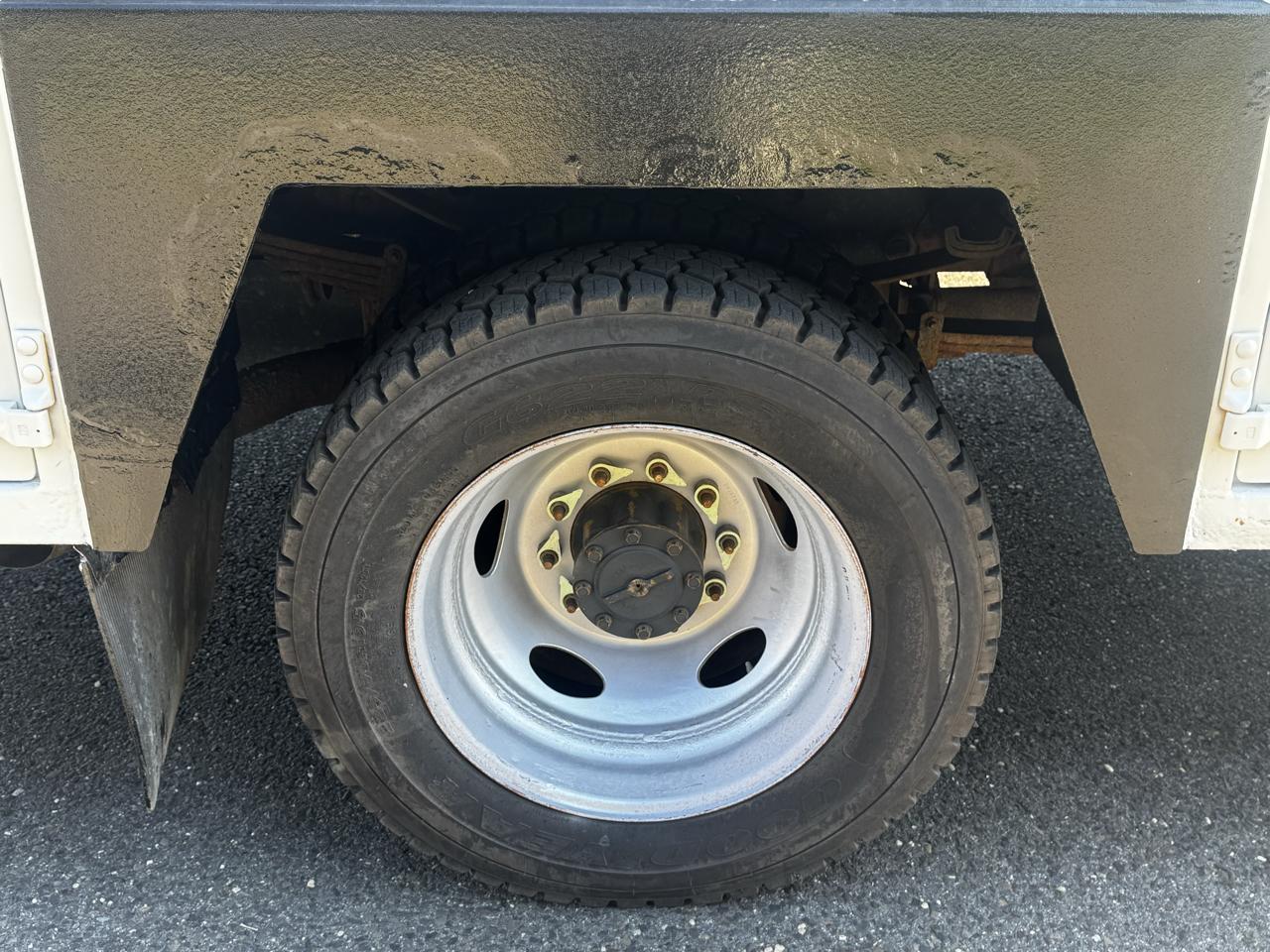 Ford Super Duty F-550 DRW Lariat 2WD SuperCab 168" WB 60" CA 2017