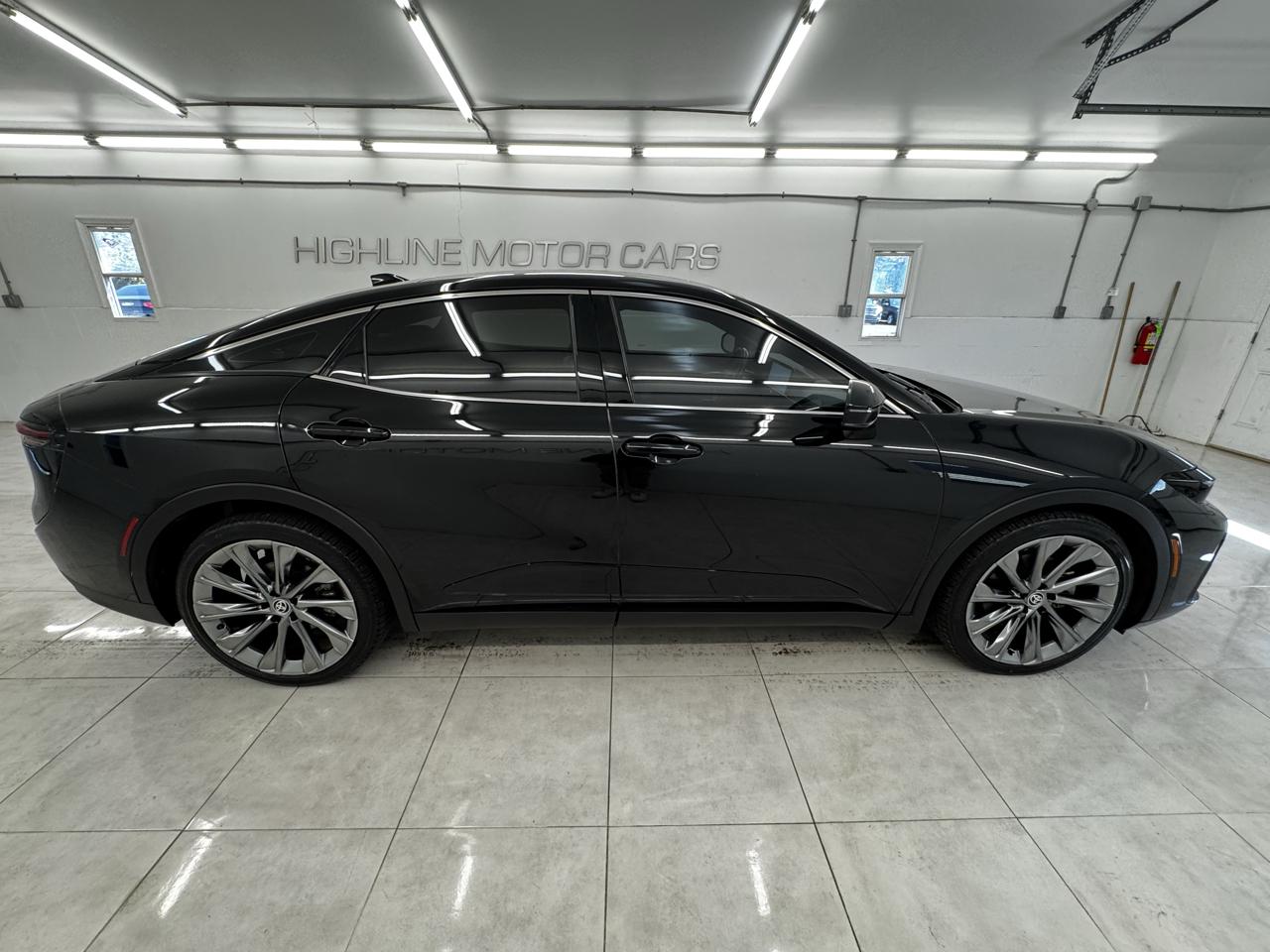 Toyota Crown Limited AWD (Natl) 2023