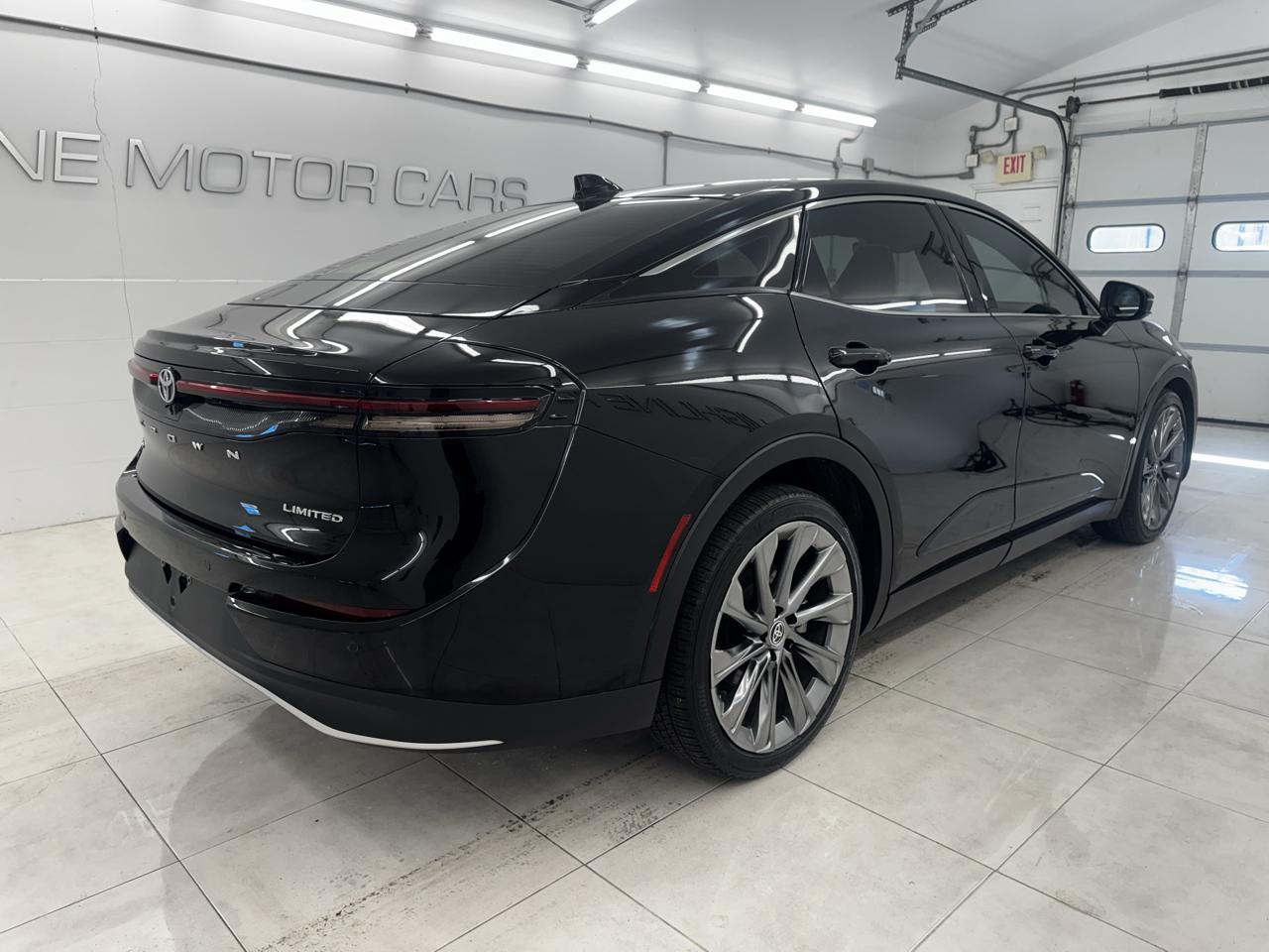 Toyota Crown Limited AWD (Natl) 2023