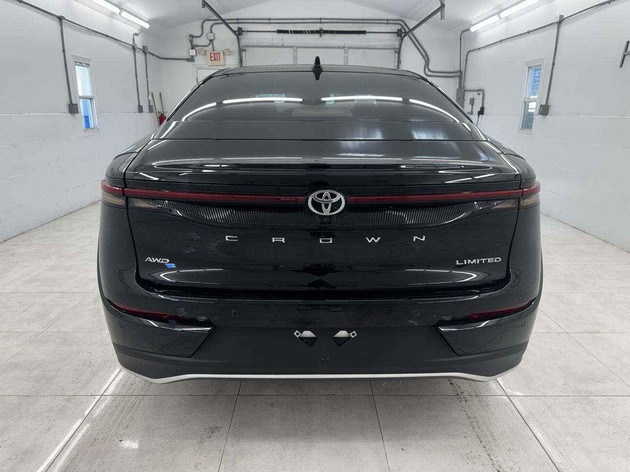 Toyota Crown Limited AWD (Natl) 2023