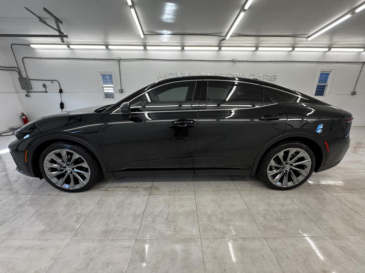 Toyota Crown Limited AWD (Natl) 2023