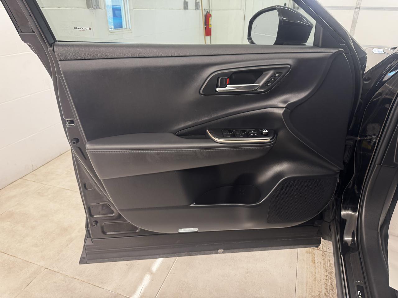 Toyota Crown Limited AWD (Natl) 2023