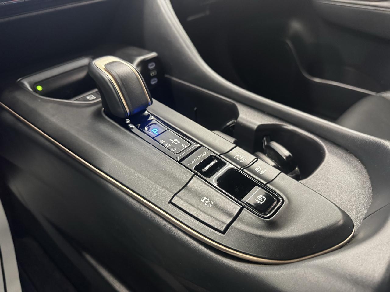 Toyota Crown Limited AWD (Natl) 2023