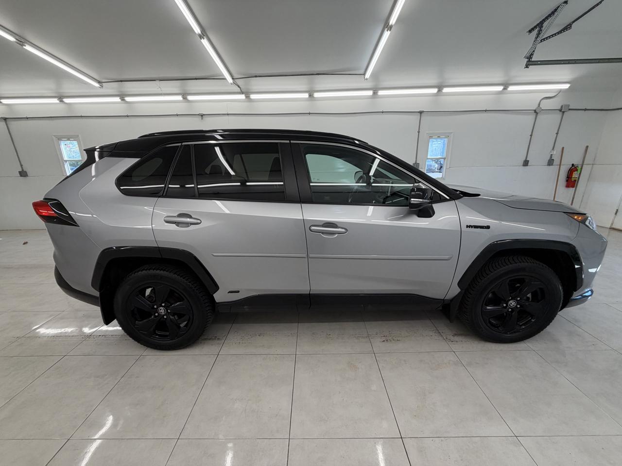Toyota RAV4 Hybrid XSE AWD (Natl) 2021