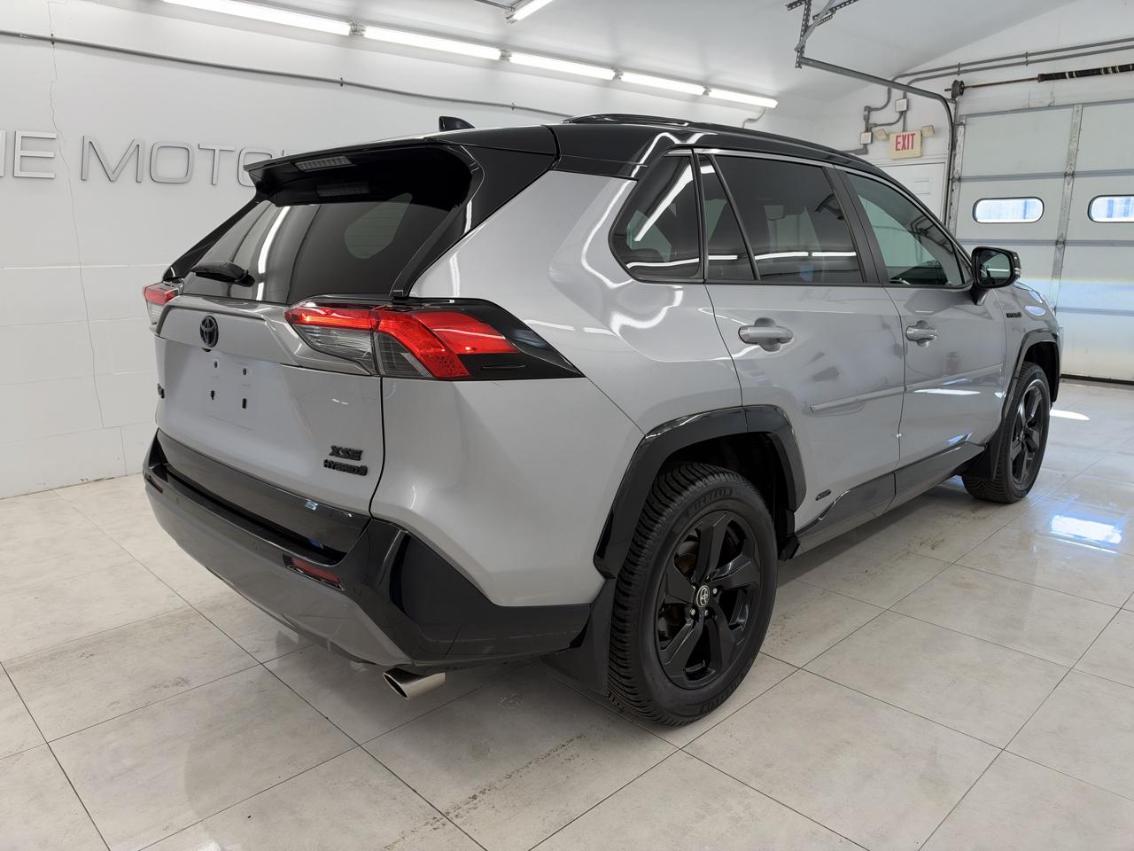 Toyota RAV4 Hybrid XSE AWD (Natl) 2021
