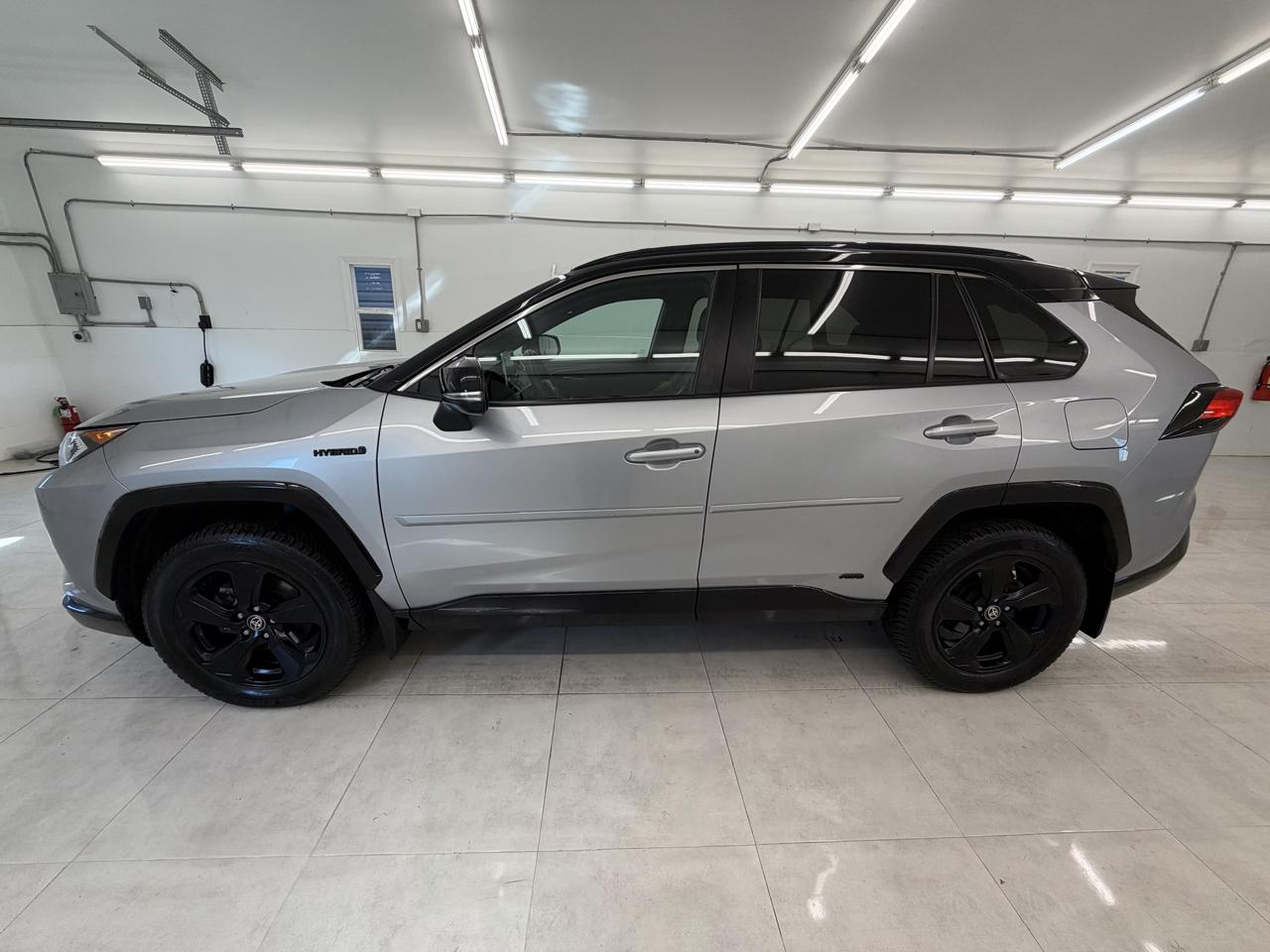 Toyota RAV4 Hybrid XSE AWD (Natl) 2021
